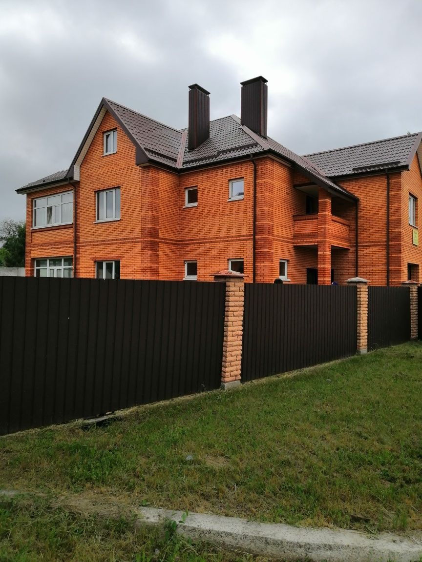 Продам отличный 2-х этажный новый дом в Царском ул Земская
