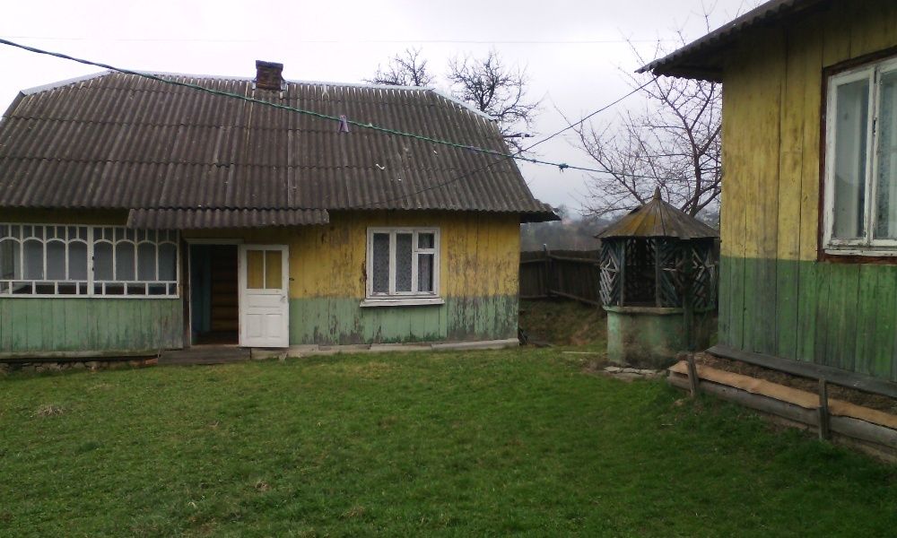 Продається будинок із земельною ділянкою.