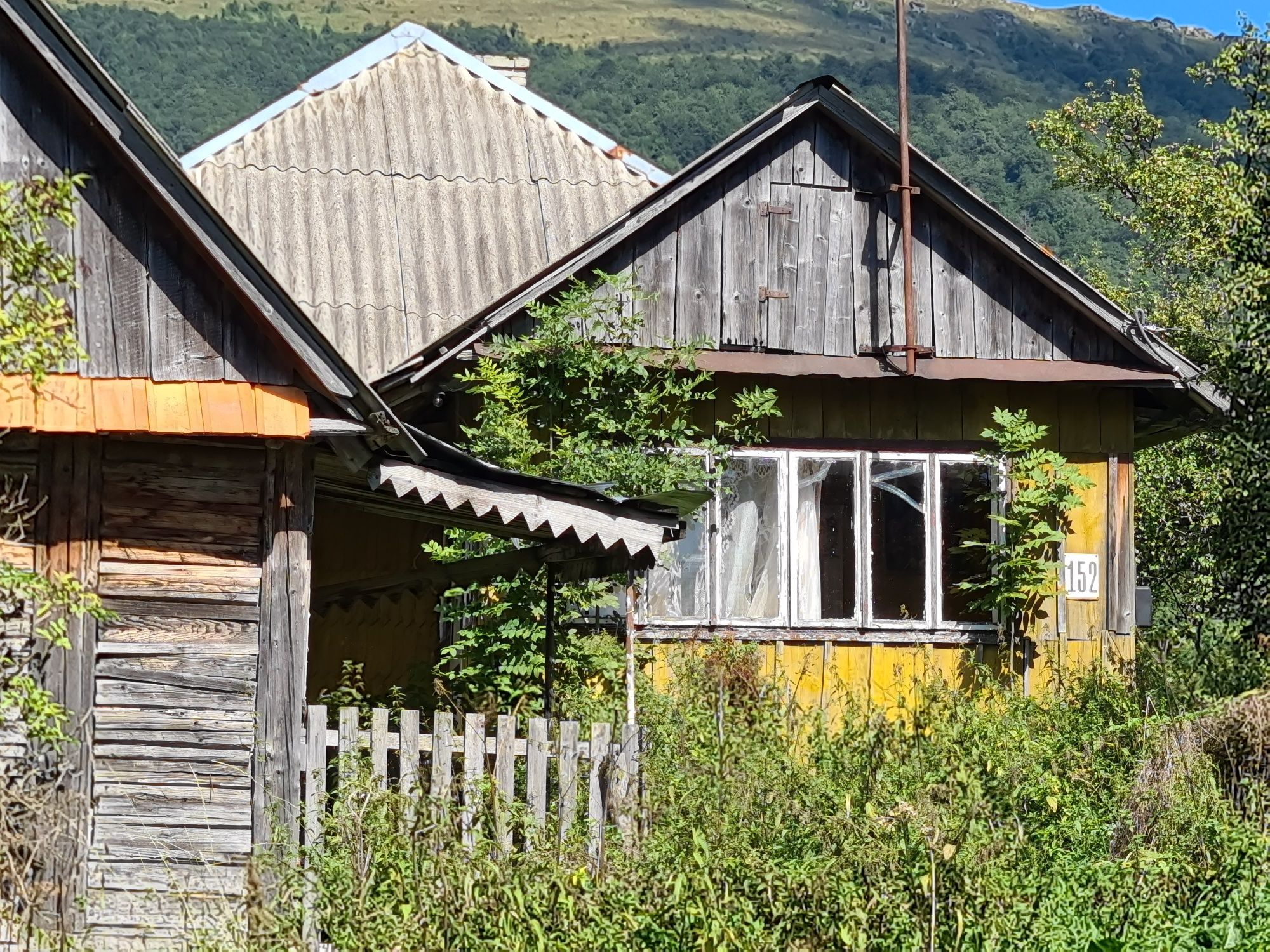Срочно продам 2 дома в горах