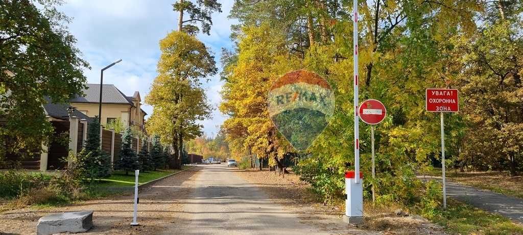 10 соток в котеджном городке в лесу, Минский микрорайон