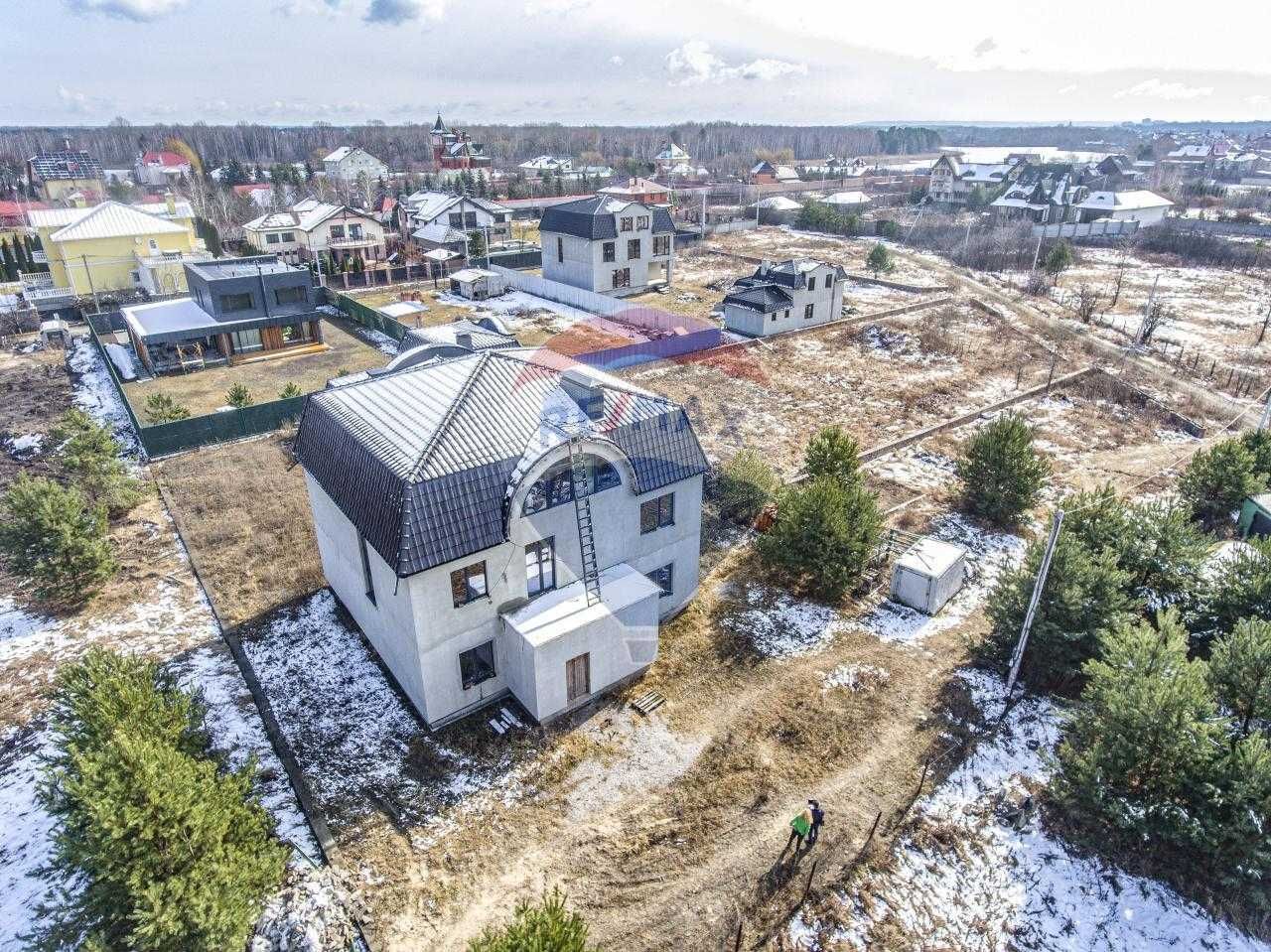 Продам будинок 400 м2 в м. Козин на межі села Рудики