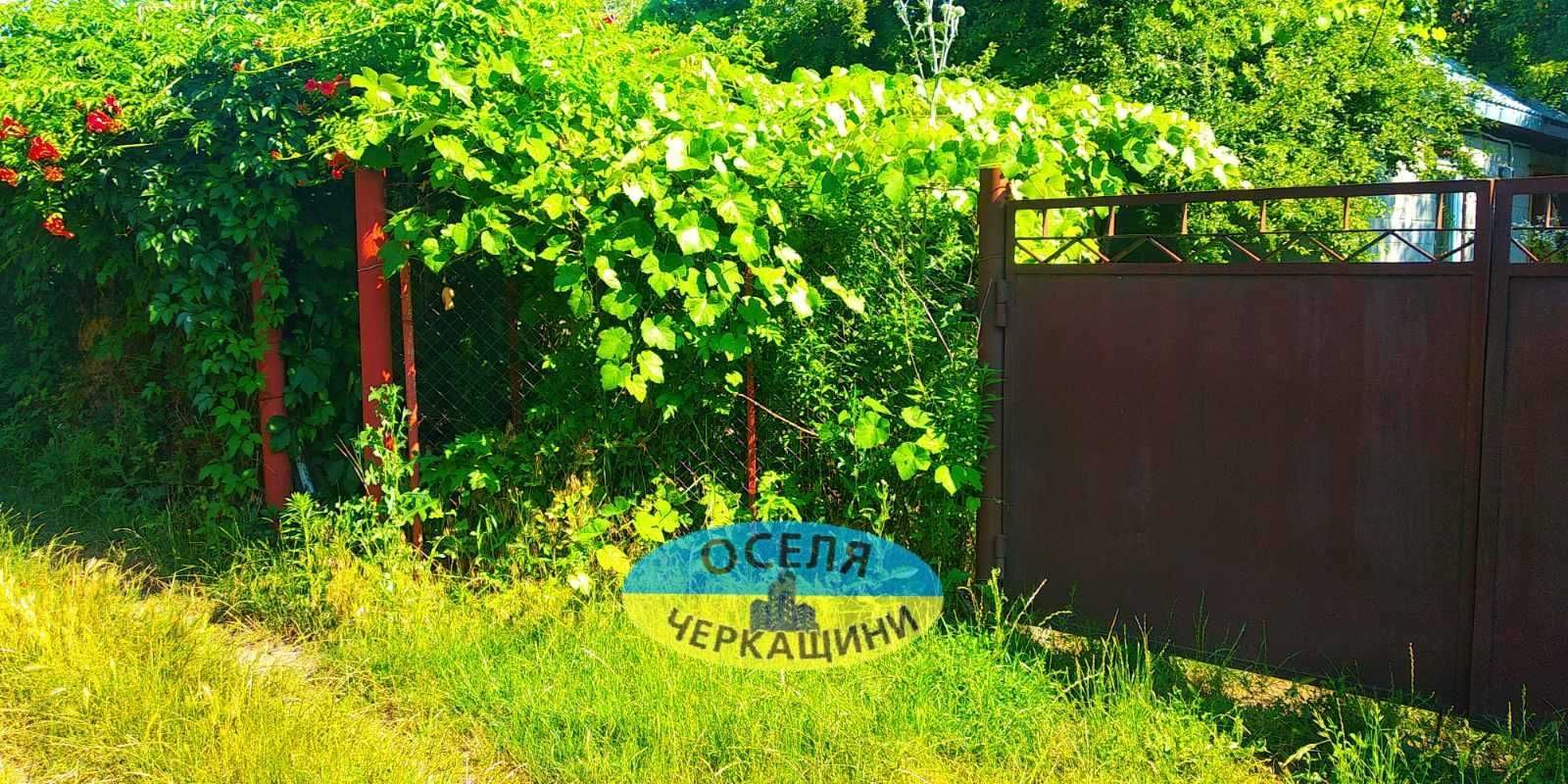 Продається дачний будинок