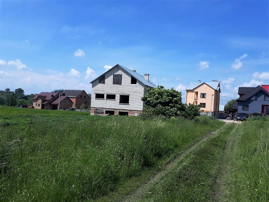 Незавершений будинок з приватизованою ділянкою с. Забужжя ( К-Бузька )