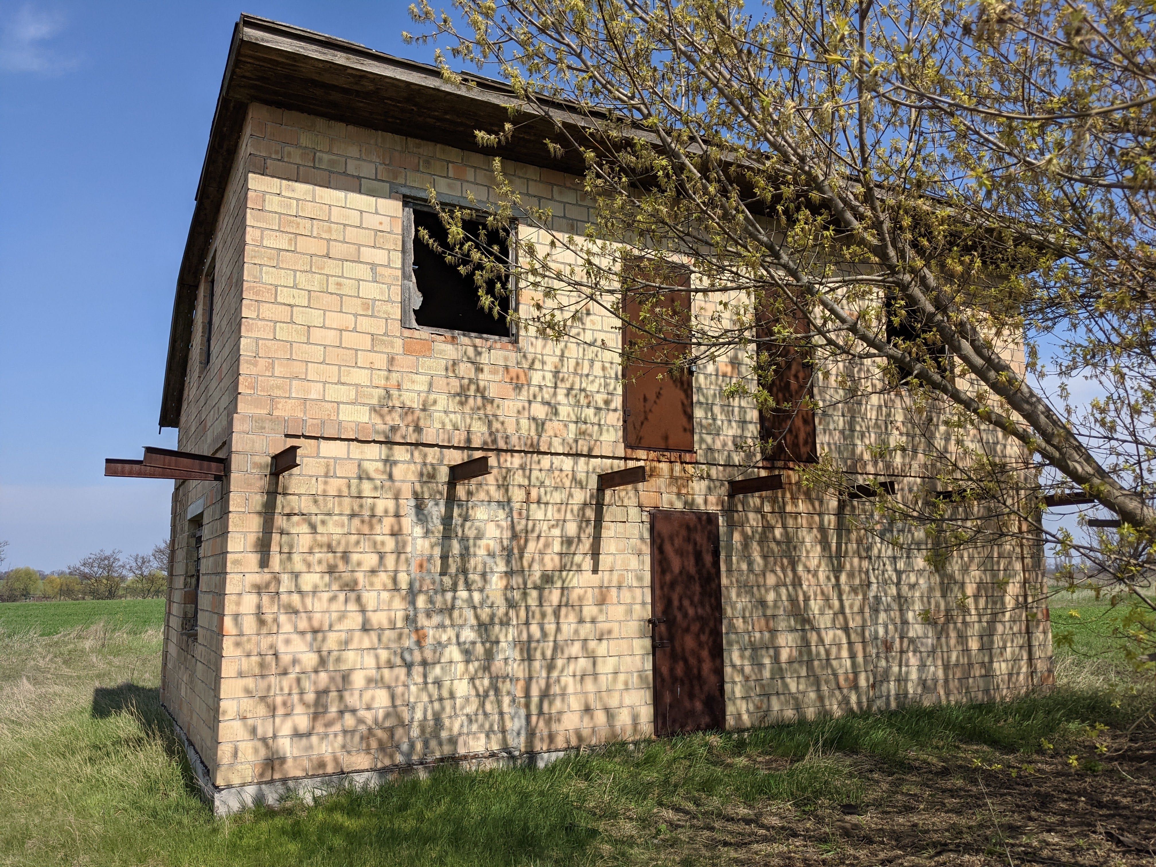 Ділянка під забудову, фундамент, гараж, сарай