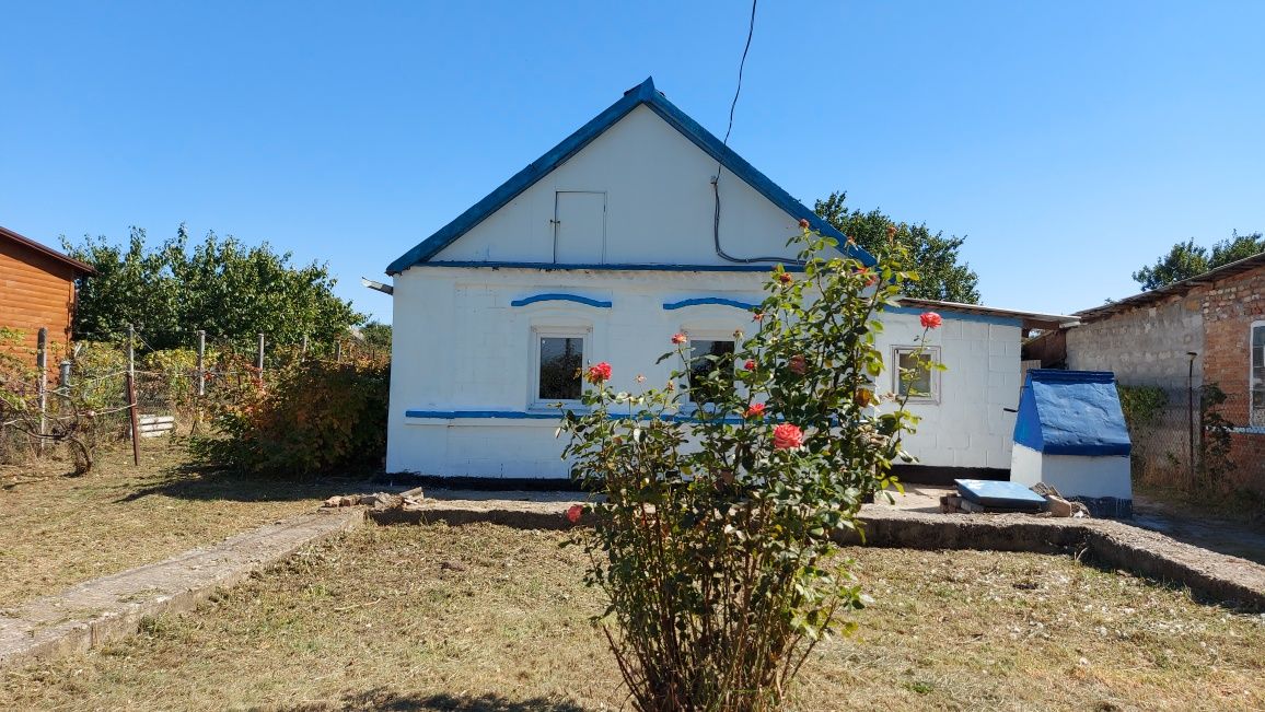 Продам дом в Азовском 2,2 км до моря